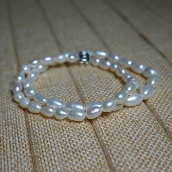 (NWT) AAA Quality Freshwater Riced Pearl Bracelet - Picture 4 of 5